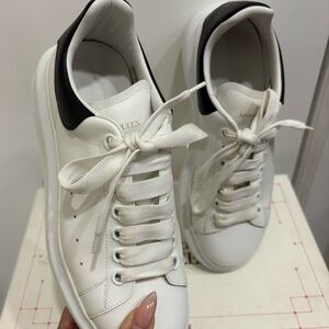 White/ Black alexander mcqueen sneakers men/women EU Sz 40.5 and US 7.5